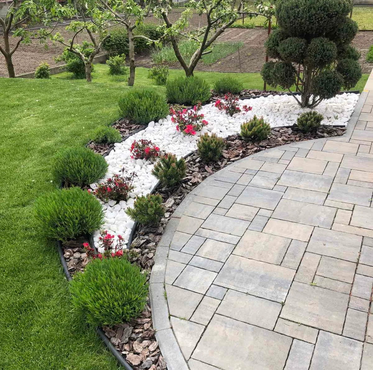 Plastic border garden edging - Black